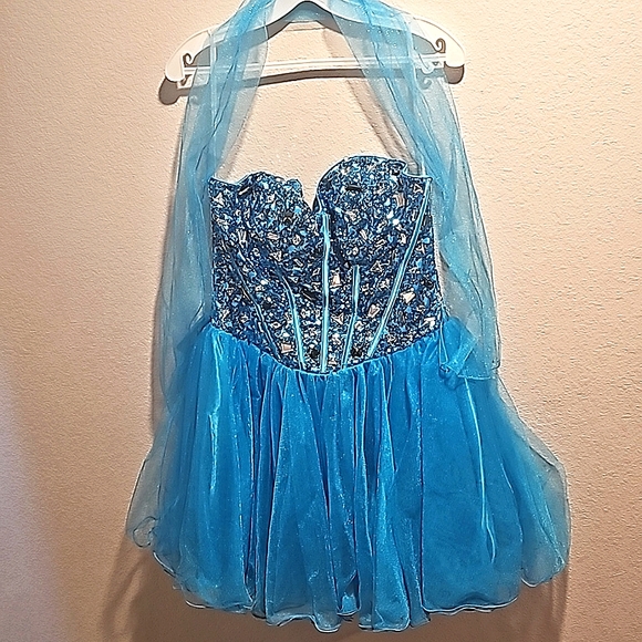 Prom dress - Picture 1 of 4